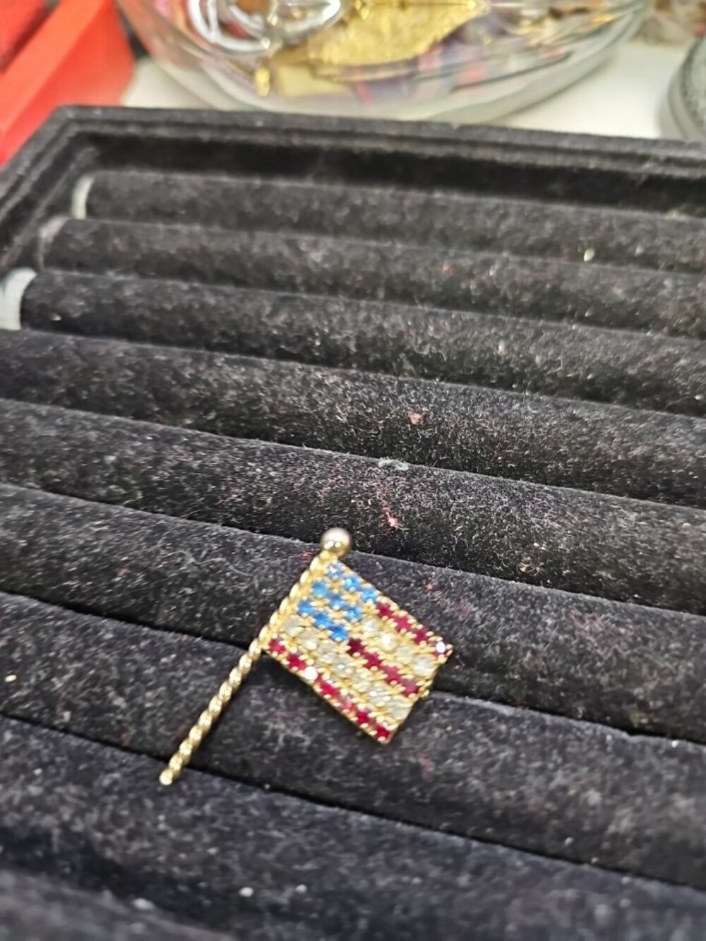 Brooch/pin American Flag Red/white & Blue Rhinestones